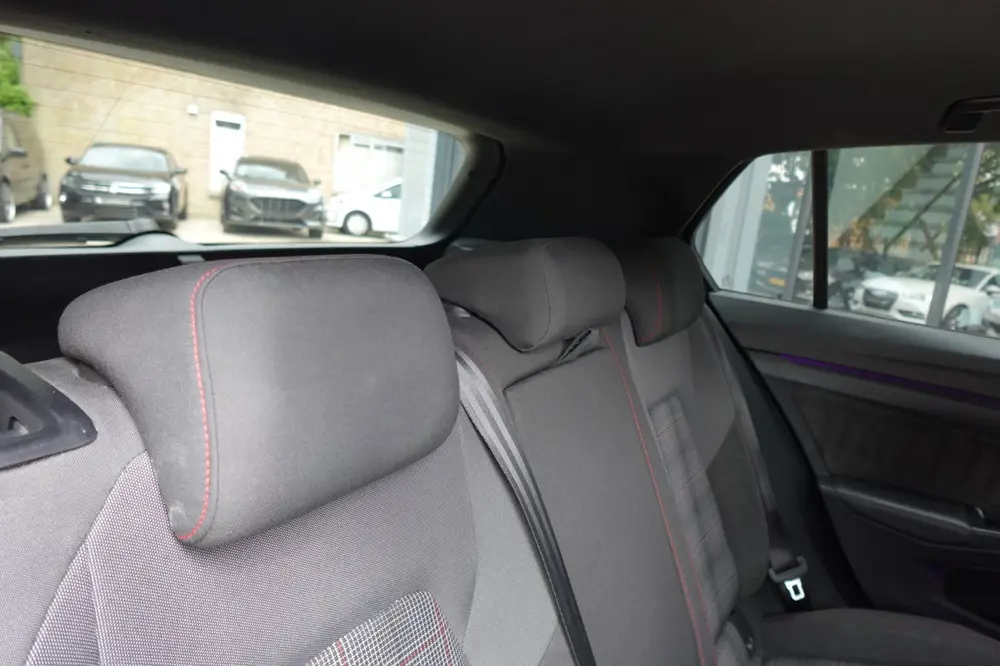 Volkswagen Golf 2.0 TSI GTI PANO CAM KEYLESS VOL uit 2023, foto 14