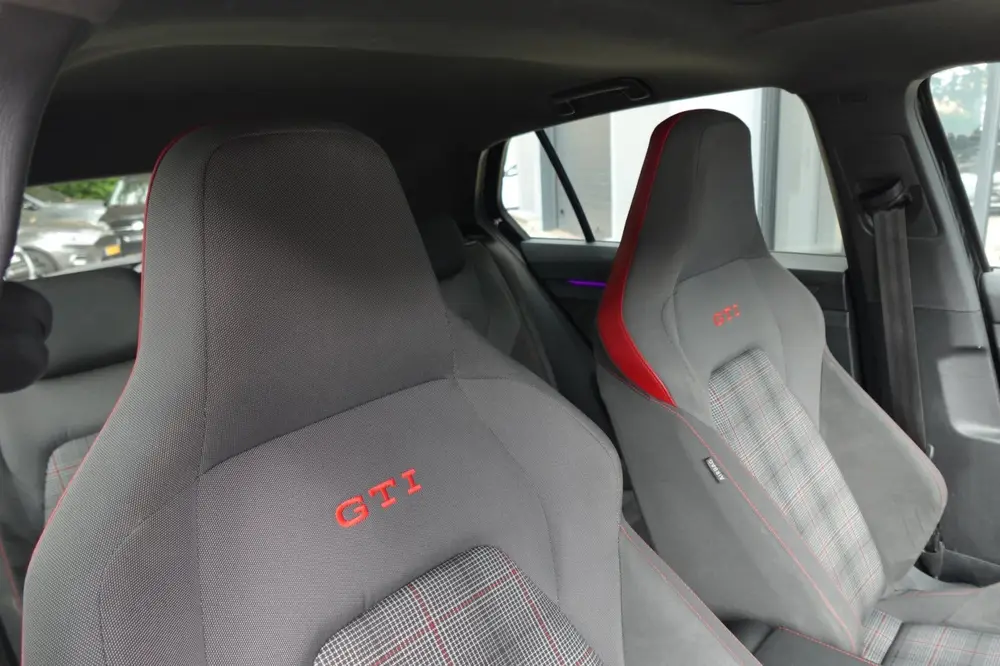 Volkswagen Golf 2.0 TSI GTI PANO CAM KEYLESS VOL uit 2023, foto 9