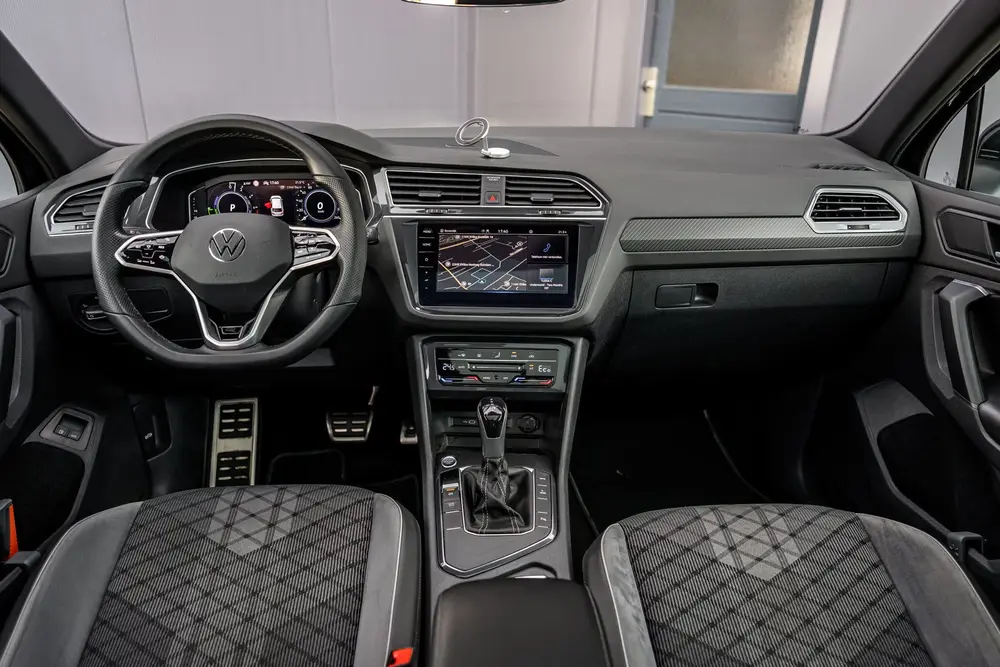 Volkswagen Tiguan 1.4 TSI eHybrid R-Line Business+|PANO|R-Li uit 2022, foto 5