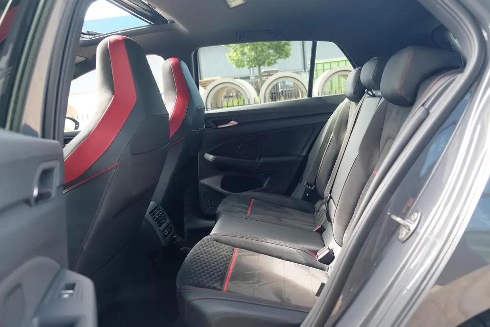 Volkswagen Golf 8 GTI Clubsport 2.0 TSI 300pk Panoramadak IQ uit 2022, foto 11