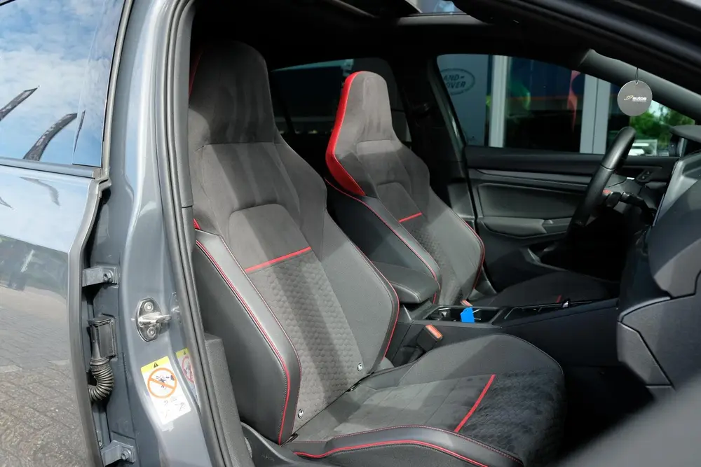 Volkswagen Golf 8 GTI Clubsport 2.0 TSI 300pk Panoramadak IQ uit 2022, foto 12