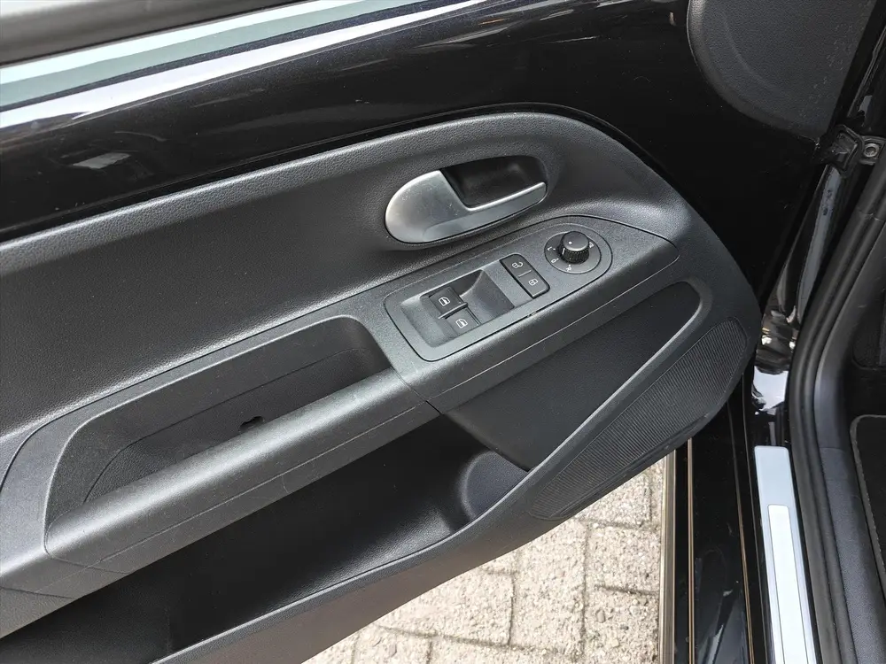 Volkswagen E-Up! Elektromotor 82pk 5D uit 2022, foto 16