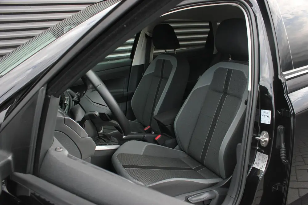Volkswagen Polo 1.0 TSI 110PK DSG R-LINE / FULL BLACK / VERL uit 2023, foto 11