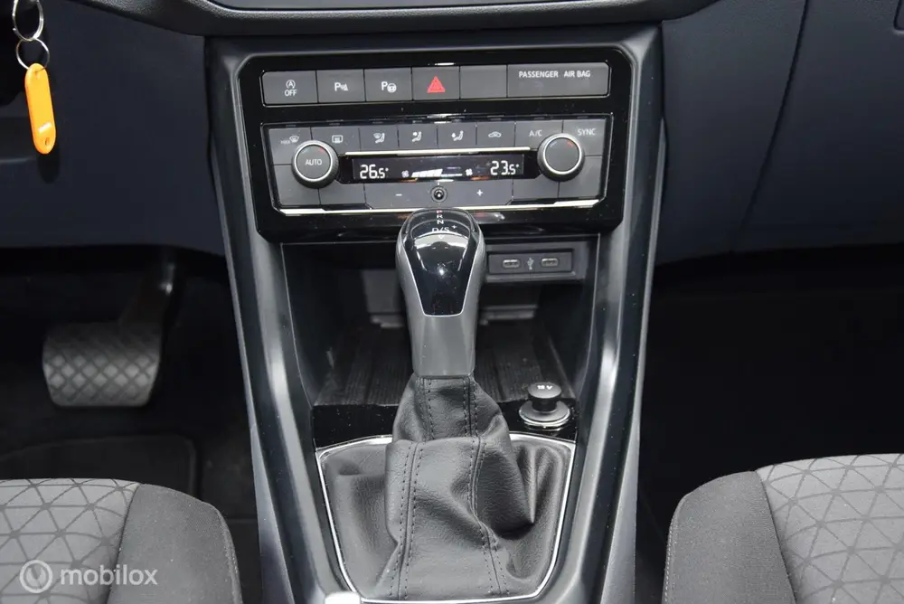 Volkswagen T-Cross 1.0 TSI Life 110pk DSG Executive pakket A uit 2021, foto 13