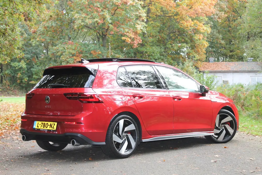 Volkswagen Golf 2.0 TSI GTI | Pano | Camera | ACC (bj 2020) uit 2020, foto 2