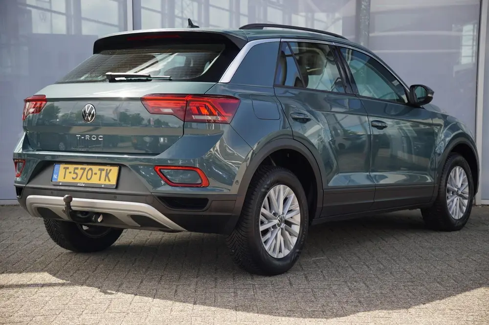 Volkswagen T-Roc 1.0 TSI 110pk Life | Trekhaak | Navigatie | uit 2023, foto 2