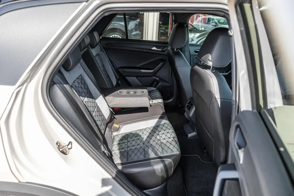 Volkswagen T-Roc 1.0 TSI 115pk R-Line Edition | Trekhaak | C uit 2025, foto 17