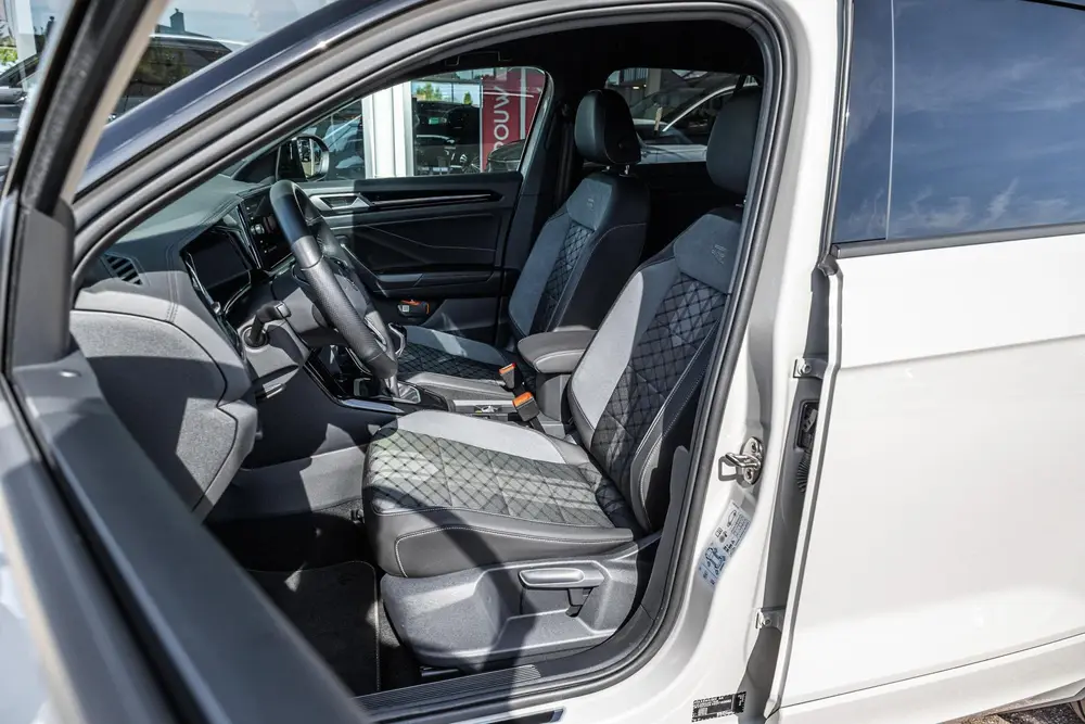 Volkswagen T-Roc 1.0 TSI 115pk R-Line Edition | Trekhaak | C uit 2025, foto 4