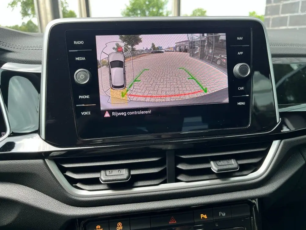 Volkswagen T-Roc 1.5 TSi DSG R-LINE - AFN. TREKH. - CAMERA uit 2025, foto 17