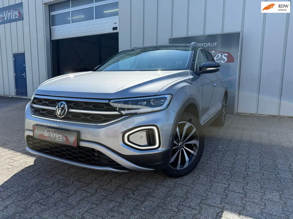 Volkswagen T-Roc 1.5 TSI Style / Airco / Navi / Massage stoe uit 2023