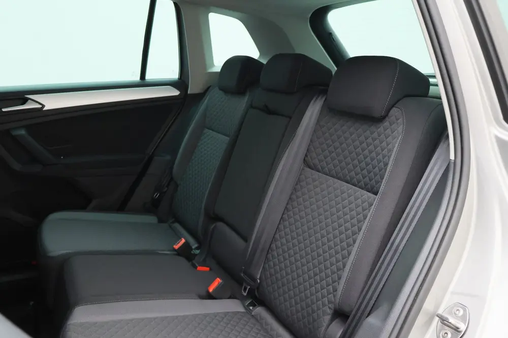 Volkswagen Tiguan 1.5 TSI Comfortline Navigatie, ACC, Apple uit 2020, foto 11