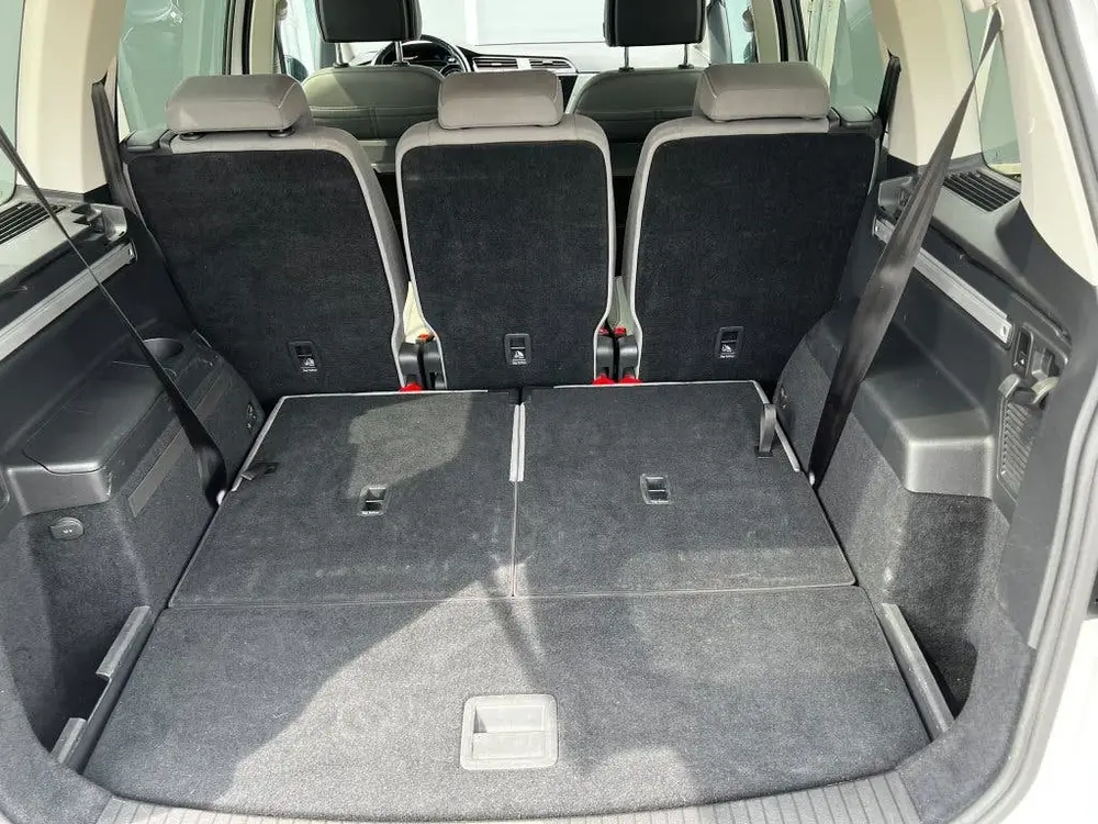 Volkswagen Touran 1.5 TSI 150pk DSG R-Line Black Style 7p. | uit 2020, foto 9