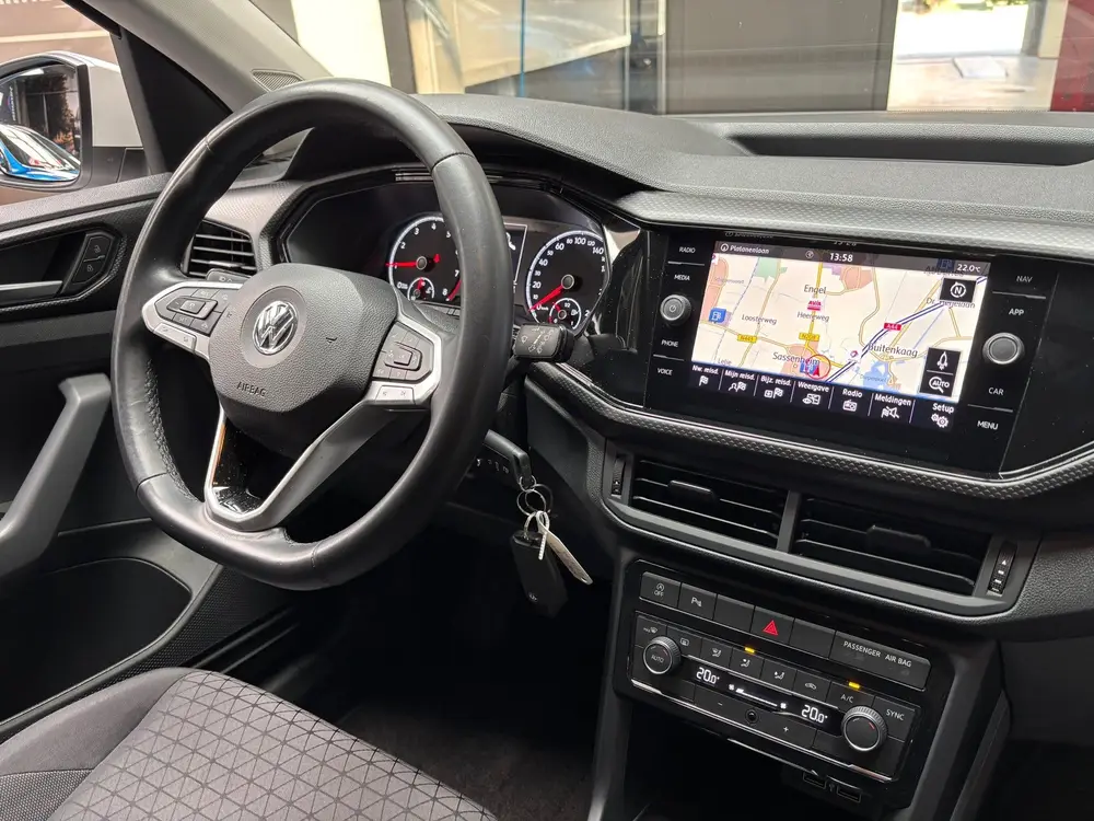 Volkswagen T-Cross 1.0 TSI Life / Navigatie / Trekhaak uit 2019, foto 13