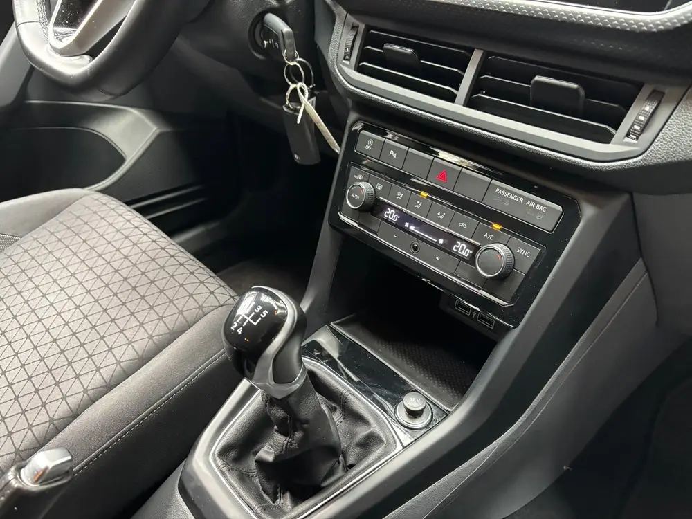 Volkswagen T-Cross 1.0 TSI Life / Navigatie / Trekhaak uit 2019, foto 14
