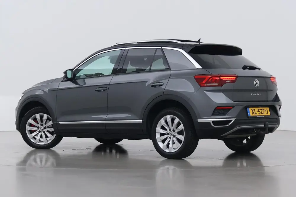Volkswagen T-Roc 1.5 TSI Sport | Trekhaak | Panoramadak | 17 uit 2019, foto 2
