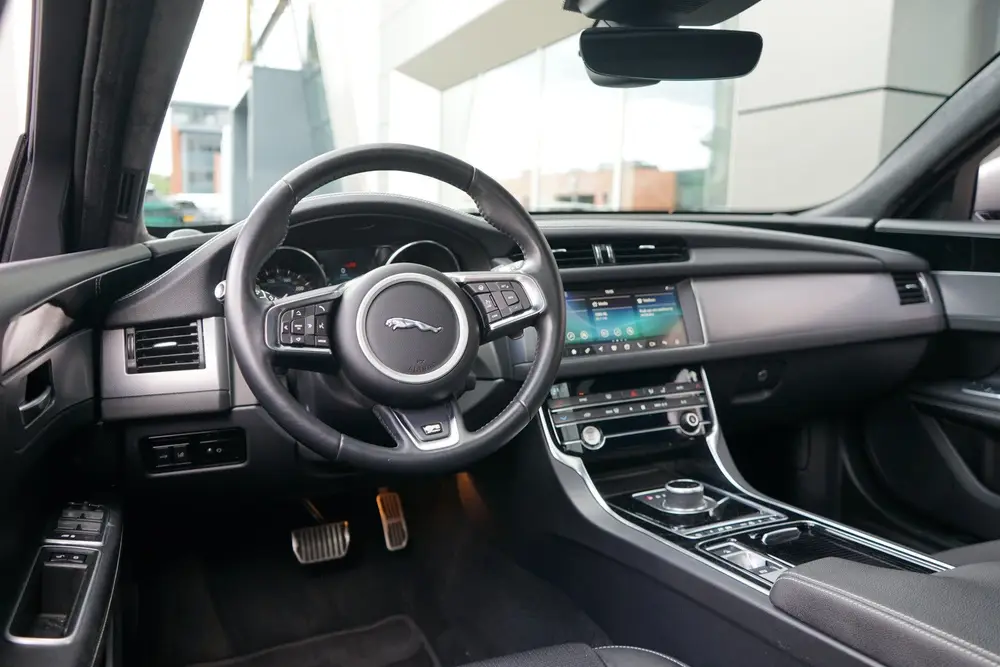 Jaguar XF 2.0t R-Sport | Panoramadak | Voorstoele uit 2019, foto 15