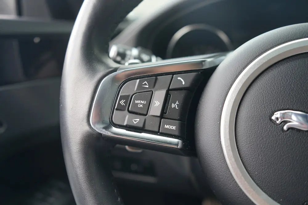 Jaguar XF 2.0t R-Sport | Panoramadak | Voorstoele uit 2019, foto 17