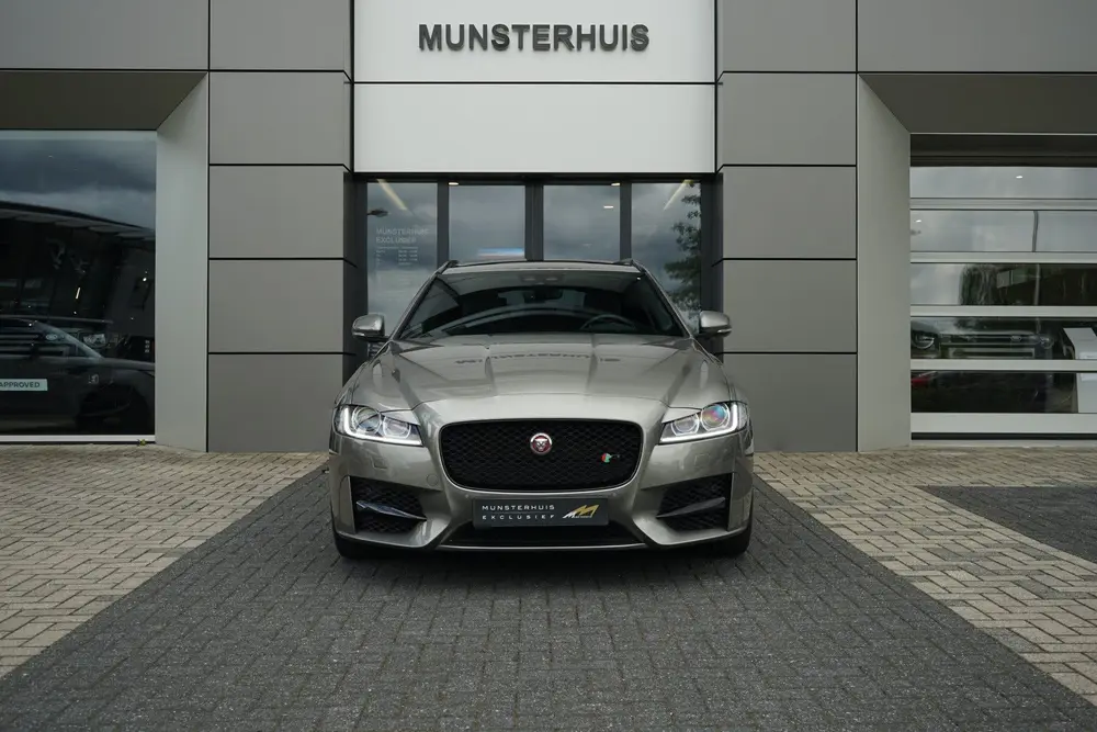 Jaguar XF 2.0t R-Sport | Panoramadak | Voorstoele uit 2019, foto 8