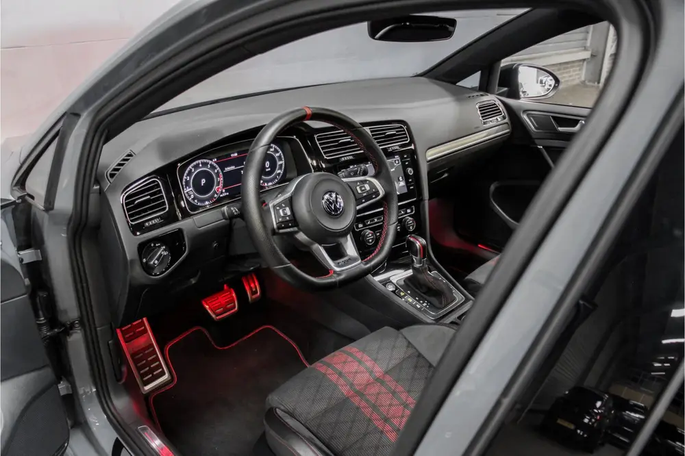 Volkswagen Golf 2.0 TSI GTI TCR |Pano|19inch|Carplay|LedPlus uit 2019, foto 7