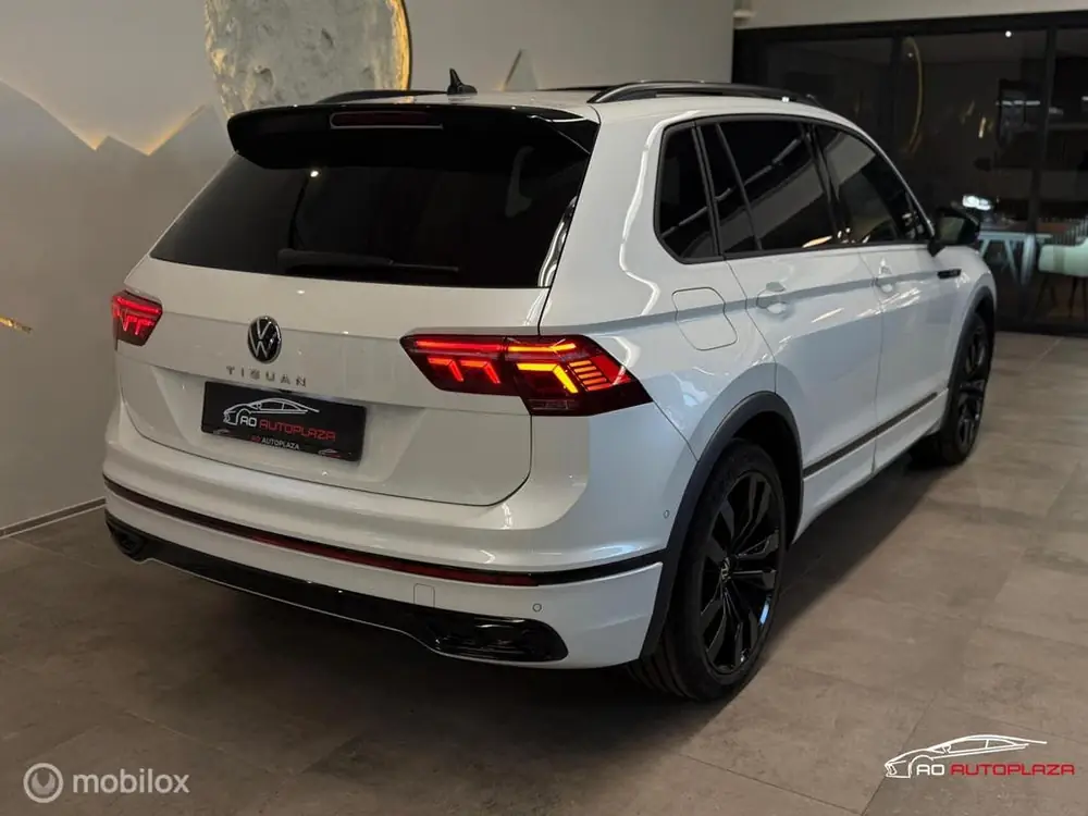 Volkswagen Tiguan 1.5 TSI 3x R-Line Panorama/Black Style/HUD uit 2021, foto 2