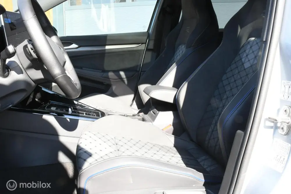 Volkswagen Golf 2.0 TSI 4Motion PANO|KEYLS|UNIEK! uit 2025, foto 19