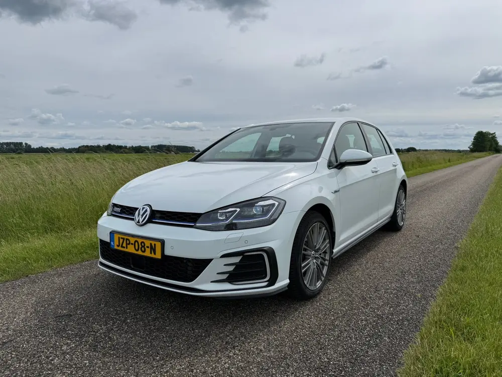 Volkswagen Golf VII Golf 1.4 GTE 204pk 2019 | LEDER ALCANTARA uit 2019