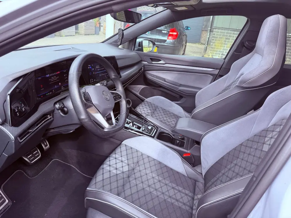 Volkswagen Golf 1.5 Etsi Pano 3x R line 2023 Nardo Grey uit 2023, foto 6