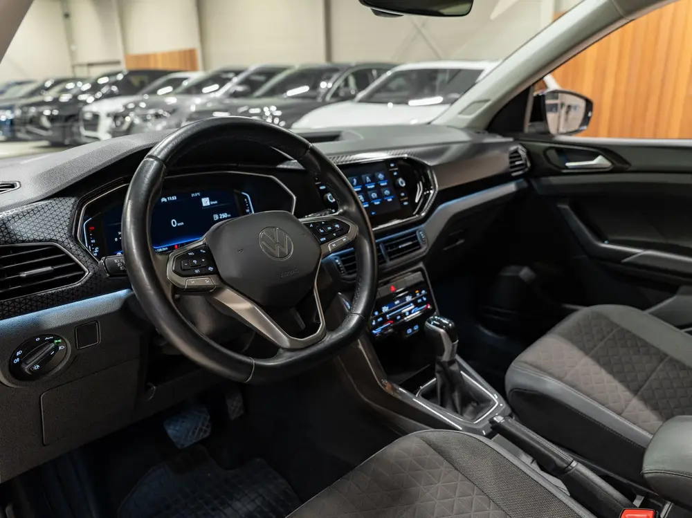 Volkswagen T-Cross 1.5 TSI 150PK DSG R-Line, Virtual Cockpit uit 2022, foto 2