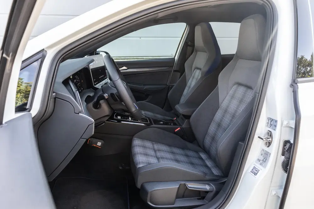 Volkswagen Golf GTE 1.5 eHybrid 272pk | 100% | Panoramadak | uit 2025, foto 4