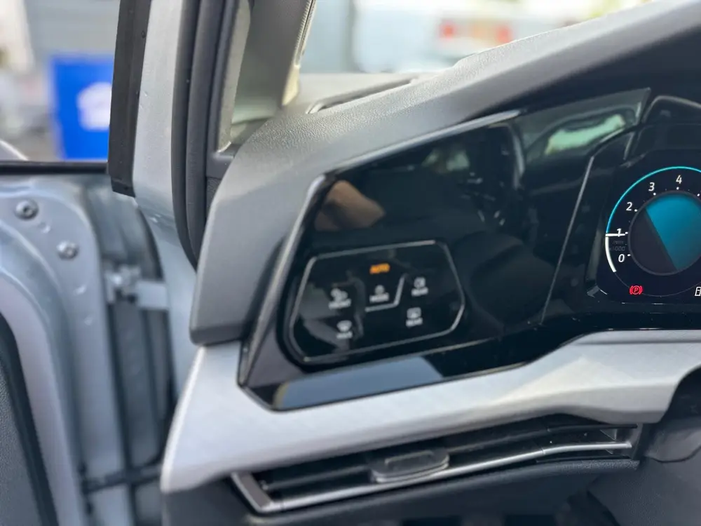 VOLKSWAGEN Golf 1.5 TSI 130pk Life Business PANORAMA,IQ,KEYL uit 2020, foto 16