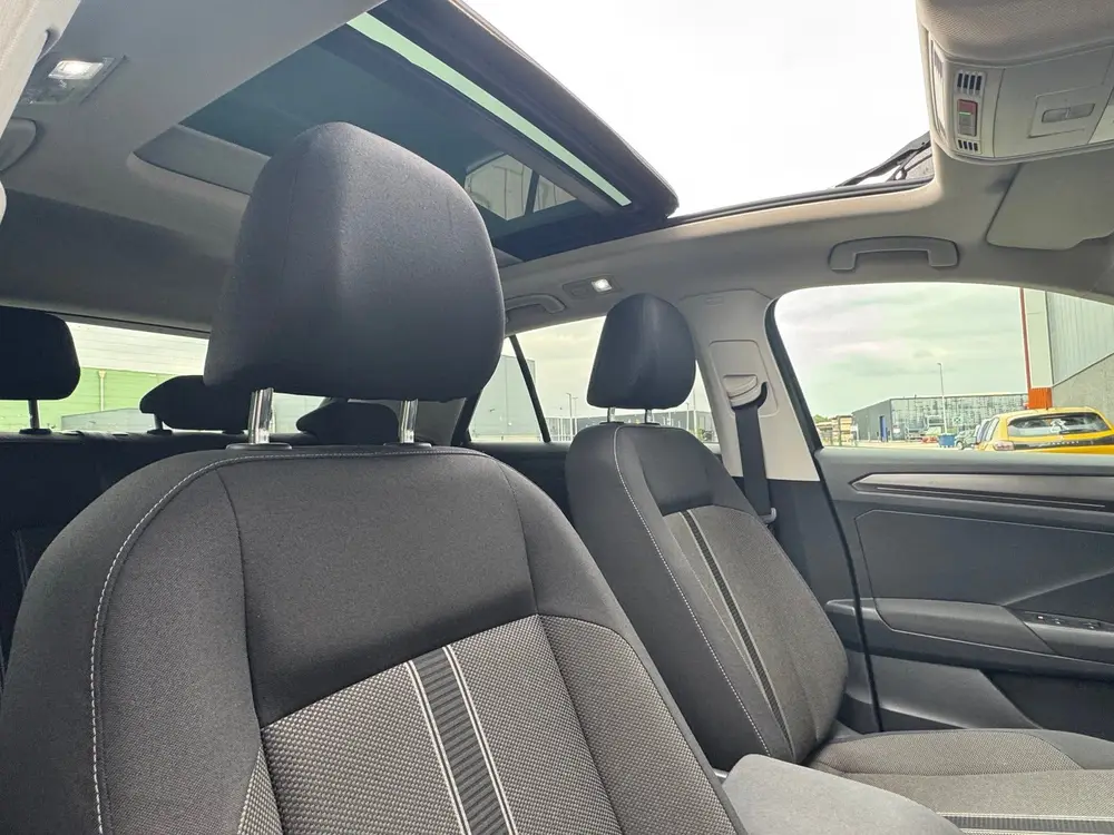 Volkswagen T-Roc R-line Pano trekhaak Pdc led Carplay uit 2019, foto 2
