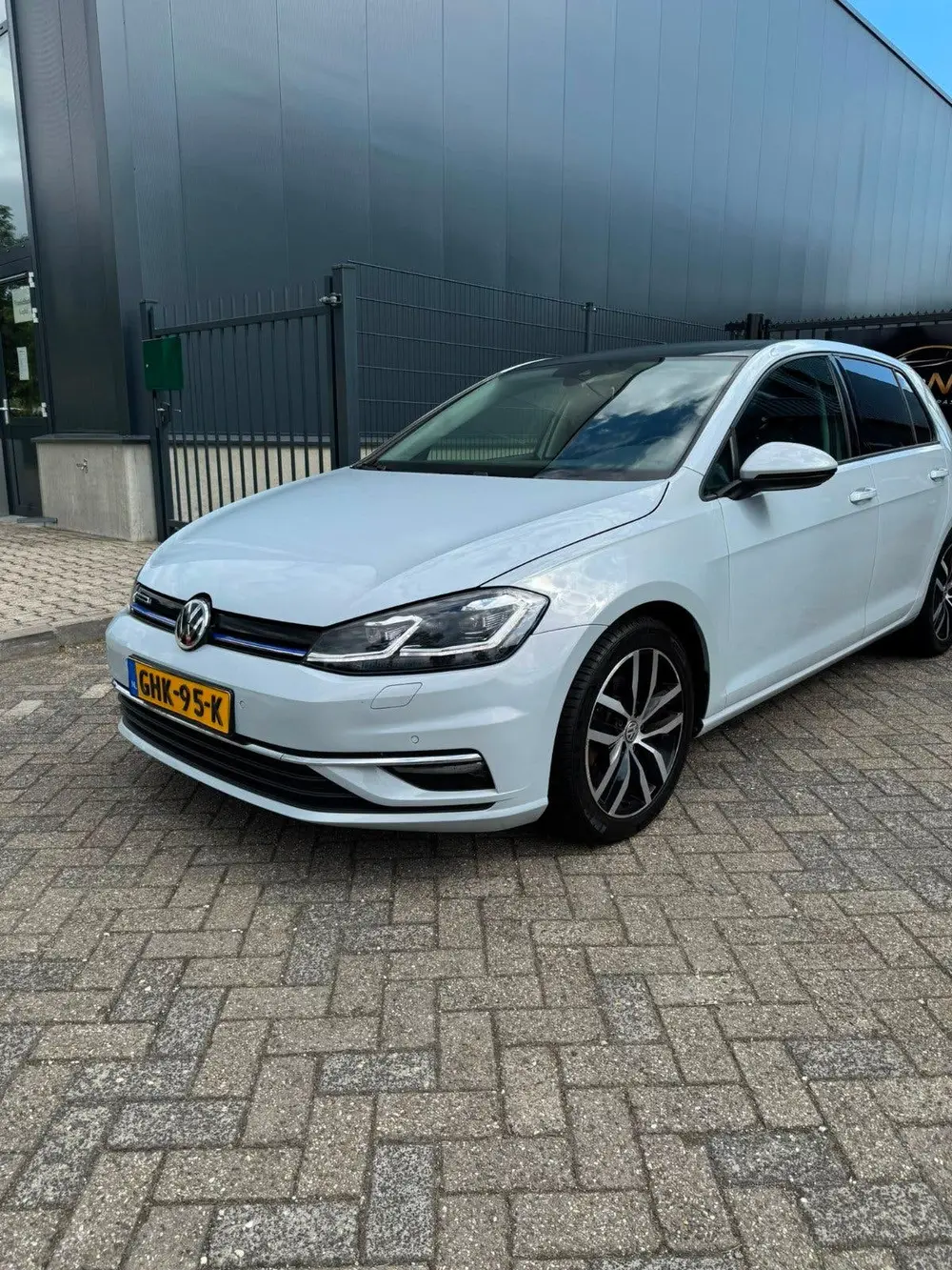 Volkswagen Golf VII Golf 1.5 TSI 130pk 7-DSG Bluemotion 2019 Wit uit 2019, foto 3