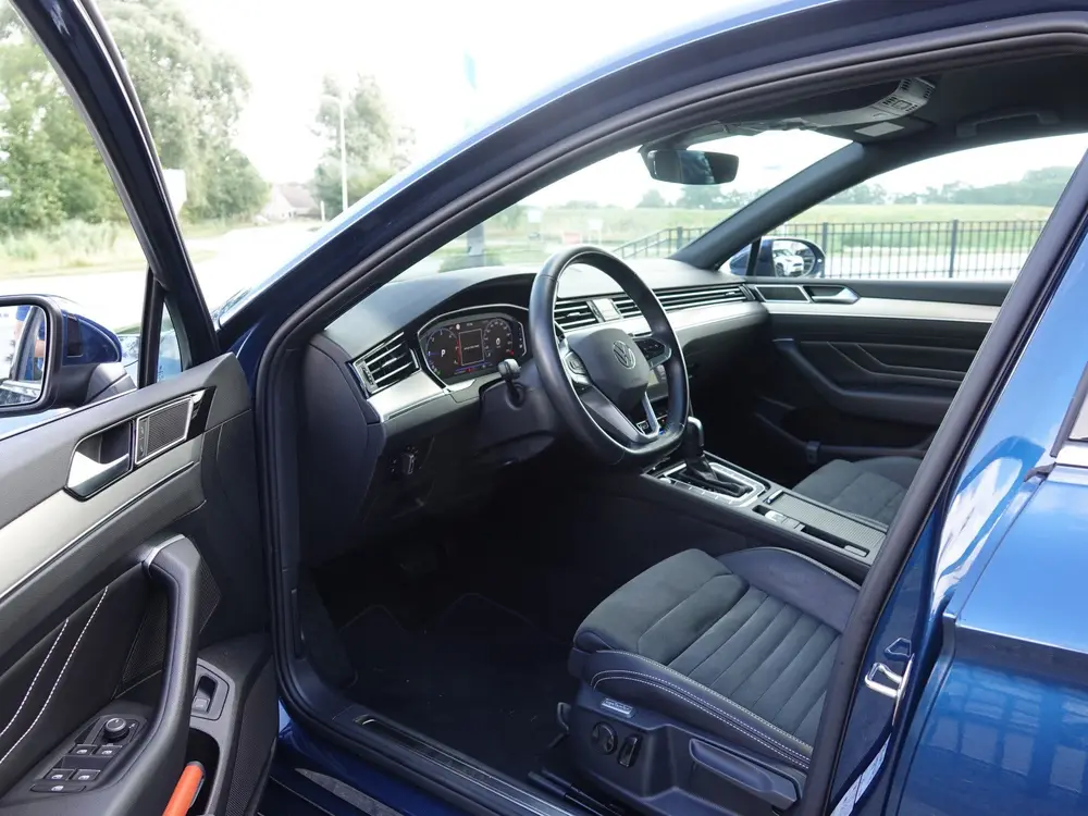Volkswagen Passat Variant 2.0 TDI R-Line 150PK DSG LED | H-L uit 2021, foto 4