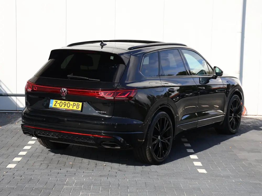 Volkswagen Touareg R 3.0 TSi eHybrid 4-M 462pk DSG | Lederen uit 2024, foto 5