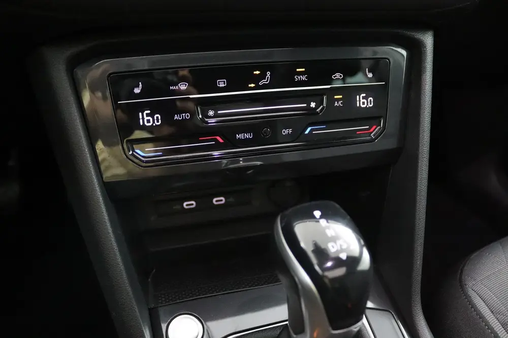Volkswagen Tiguan 1.5 TSI Life Business Panoramadak! Rijklaa uit 2022, foto 19