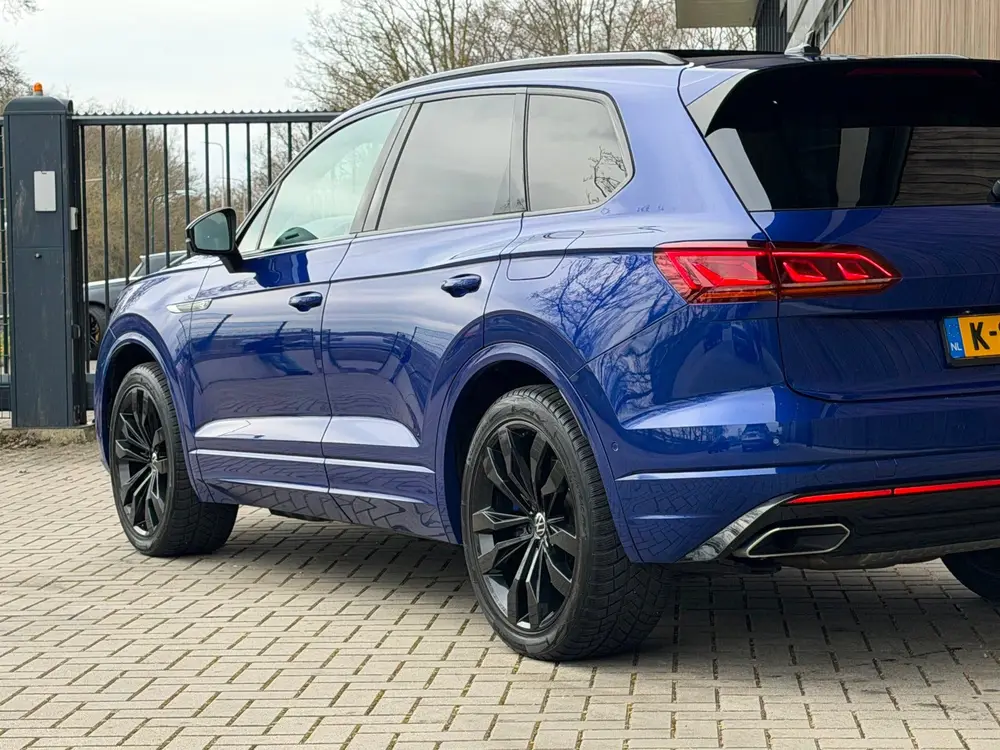 Volkswagen Touareg 3.0 TSi 4MOTION R / Lapiz Blue / Pano / uit 2021, foto 8
