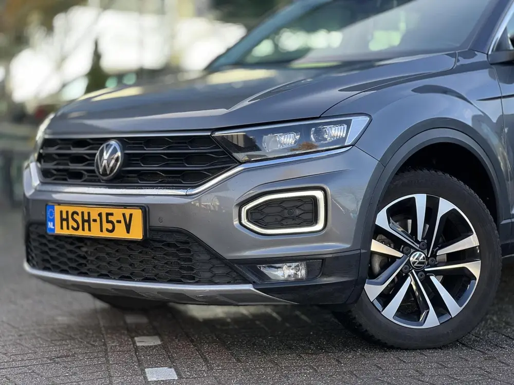 Volkswagen T-Roc 1.5 TSI Sport Business R uit 2020, foto 2