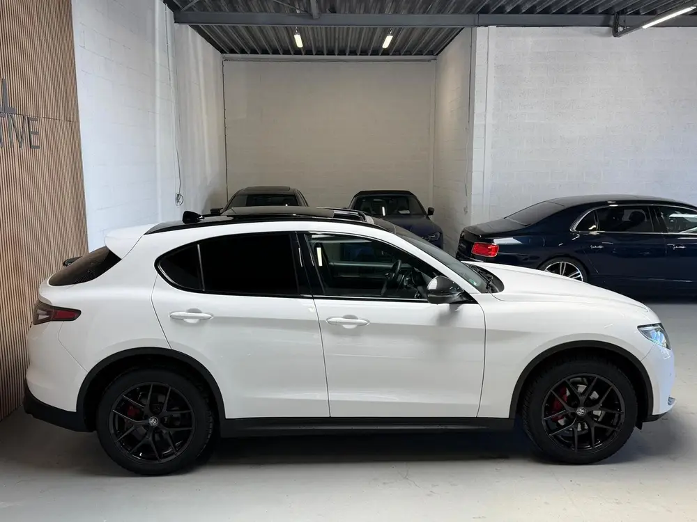Alfa Romeo Stelvio 2.0 T AWD B-Tech - 20 INCH - PANO - SPORT uit 2019, foto 18