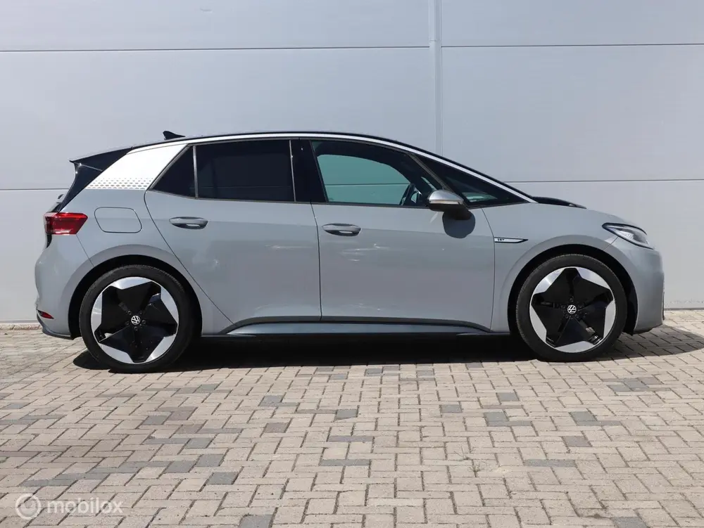 Volkswagen ID.3 First Plus 58 kWh Pano Matrix Camera Massage uit 2020, foto 12