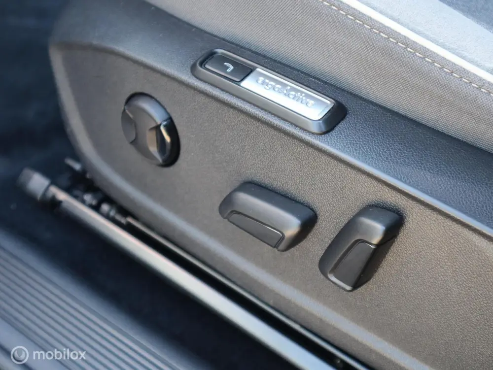 Volkswagen ID.3 First Plus 58 kWh Pano Matrix Camera Massage uit 2020, foto 6