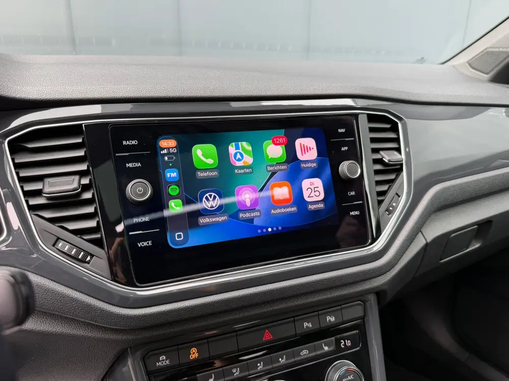 Volkswagen T-Roc 1.5 TSI DSG R-Line Pano Trekhaak Camera DCC uit 2020, foto 12