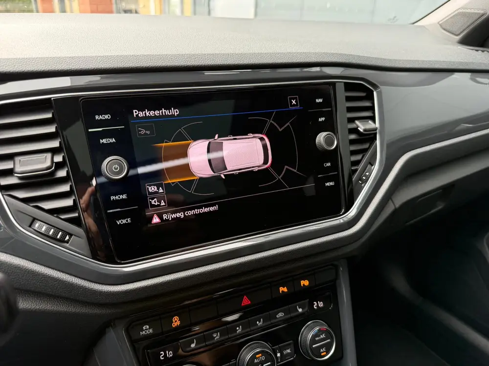 Volkswagen T-Roc 1.5 TSI DSG R-Line Pano Trekhaak Camera DCC uit 2020, foto 15