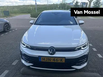 Volkswagen Golf 1.5 eTSI R-Line Edition | Automaat | Navigat uit 2025