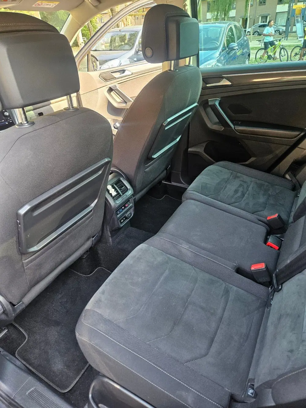 Volkswagen Tiguan R-Line 1.5 TSI Highline Business Automaat uit 2020, foto 9