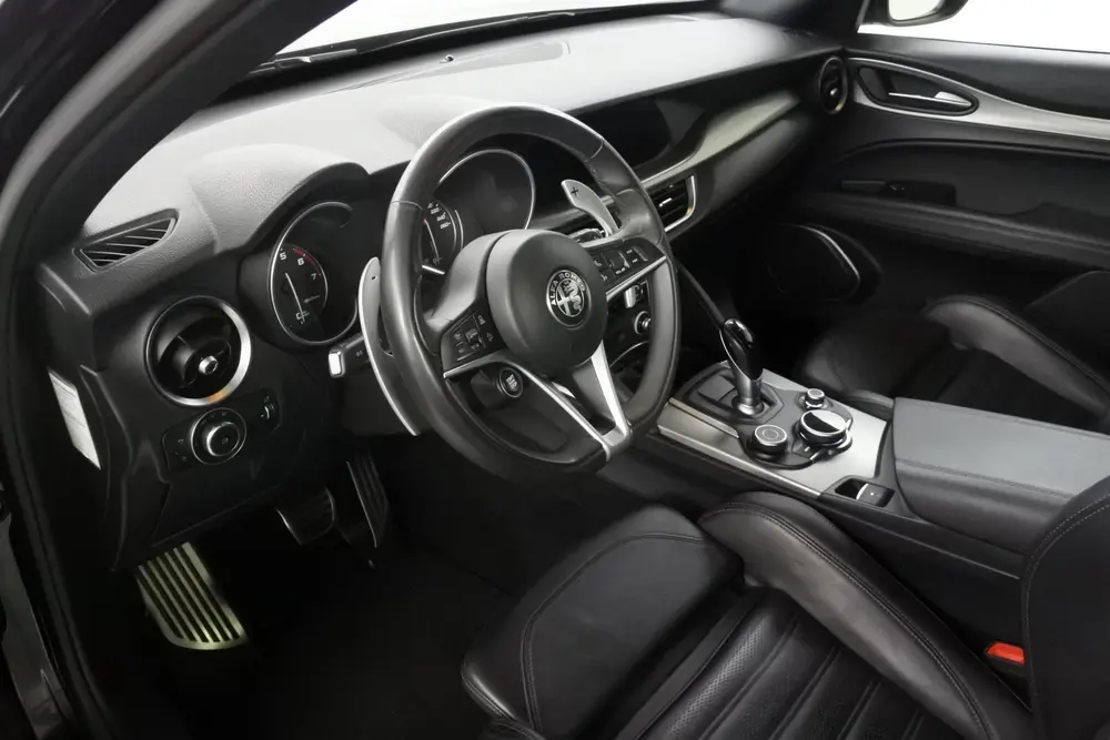 Alfa Romeo Stelvio 2.0T 280pk Q4 AWD Black-Tech uit 2019, foto 16
