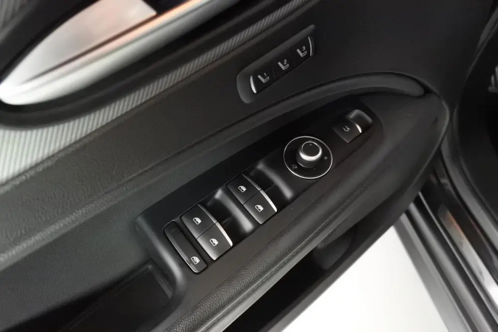 Alfa Romeo Stelvio 2.0T 280pk Q4 AWD Black-Tech uit 2019, foto 17