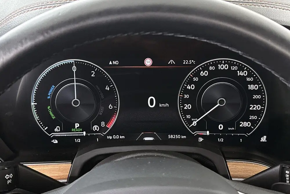 Volkswagen Touareg 3.0 TSi eHybrid 4MOTION Luchtvering Panor uit 2022, foto 13