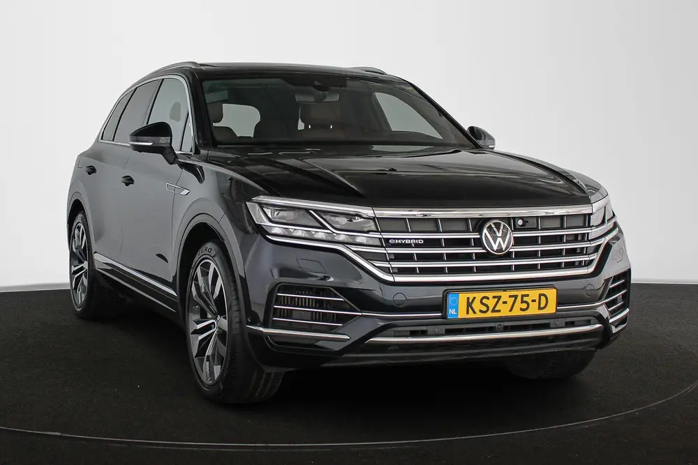 Volkswagen Touareg 3.0 TSi eHybrid 4MOTION Luchtvering Panor uit 2022, foto 2