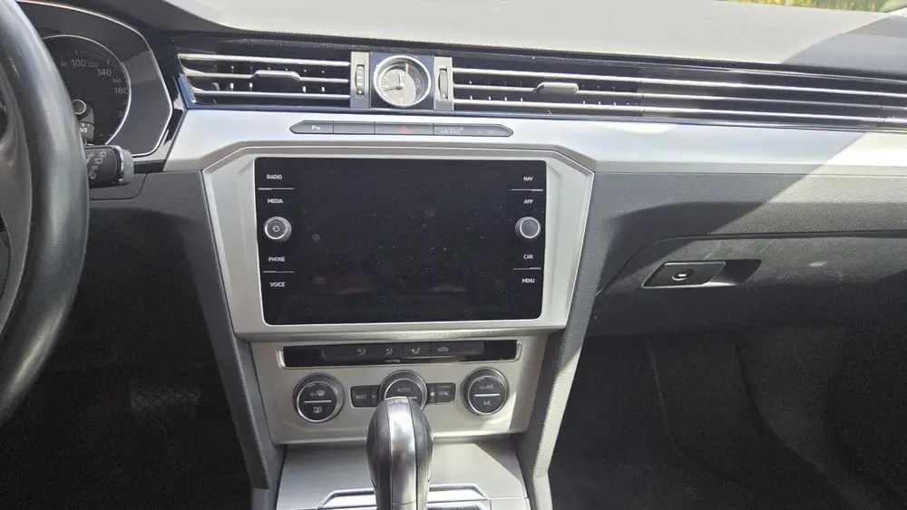 Volkswagen Passat Variant 2.0 TDI Highline uit 2019, foto 13