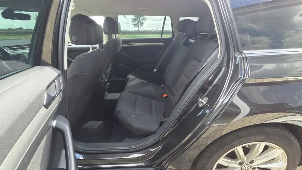 Volkswagen Passat Variant 2.0 TDI Highline uit 2019, foto 15